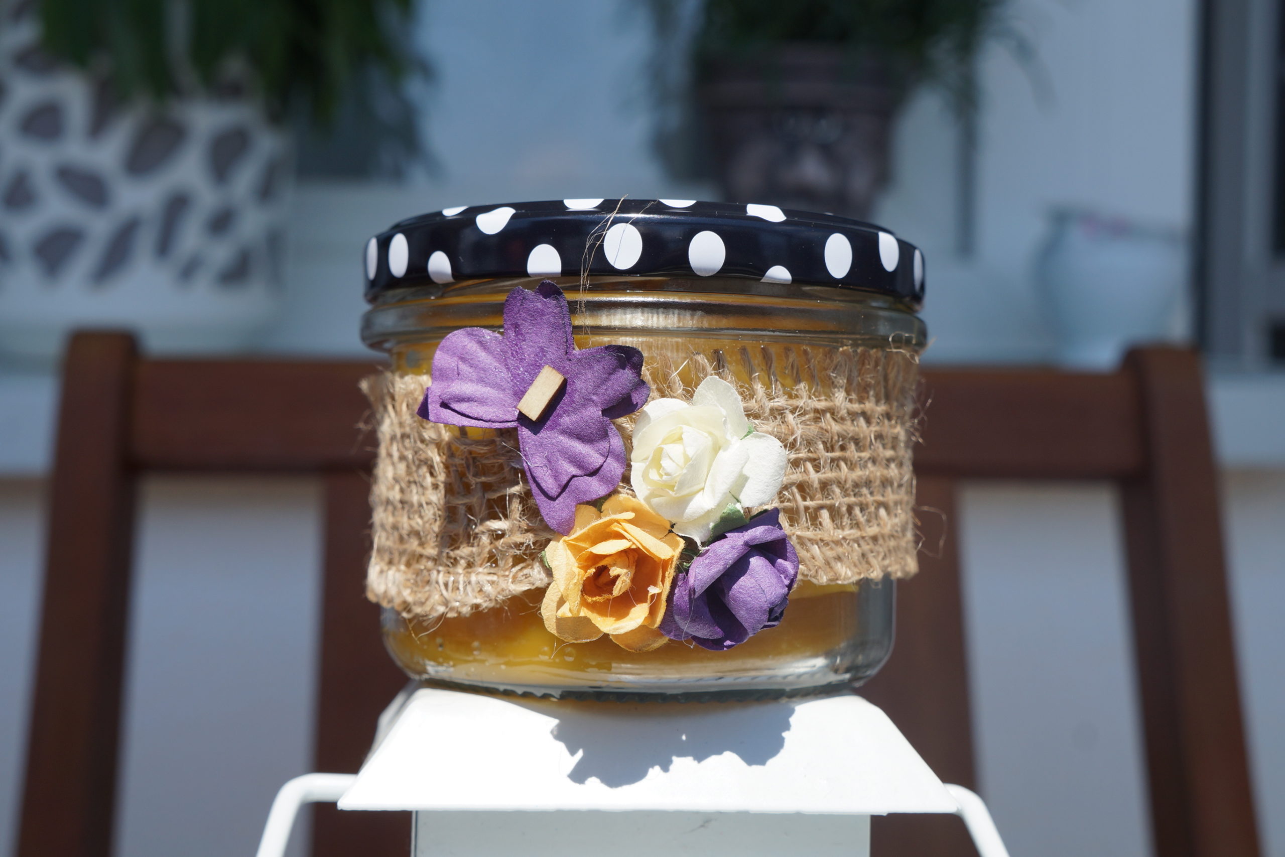 Świeca z naturalnego wosku pszczelego w słoiku ozdobna. 300g