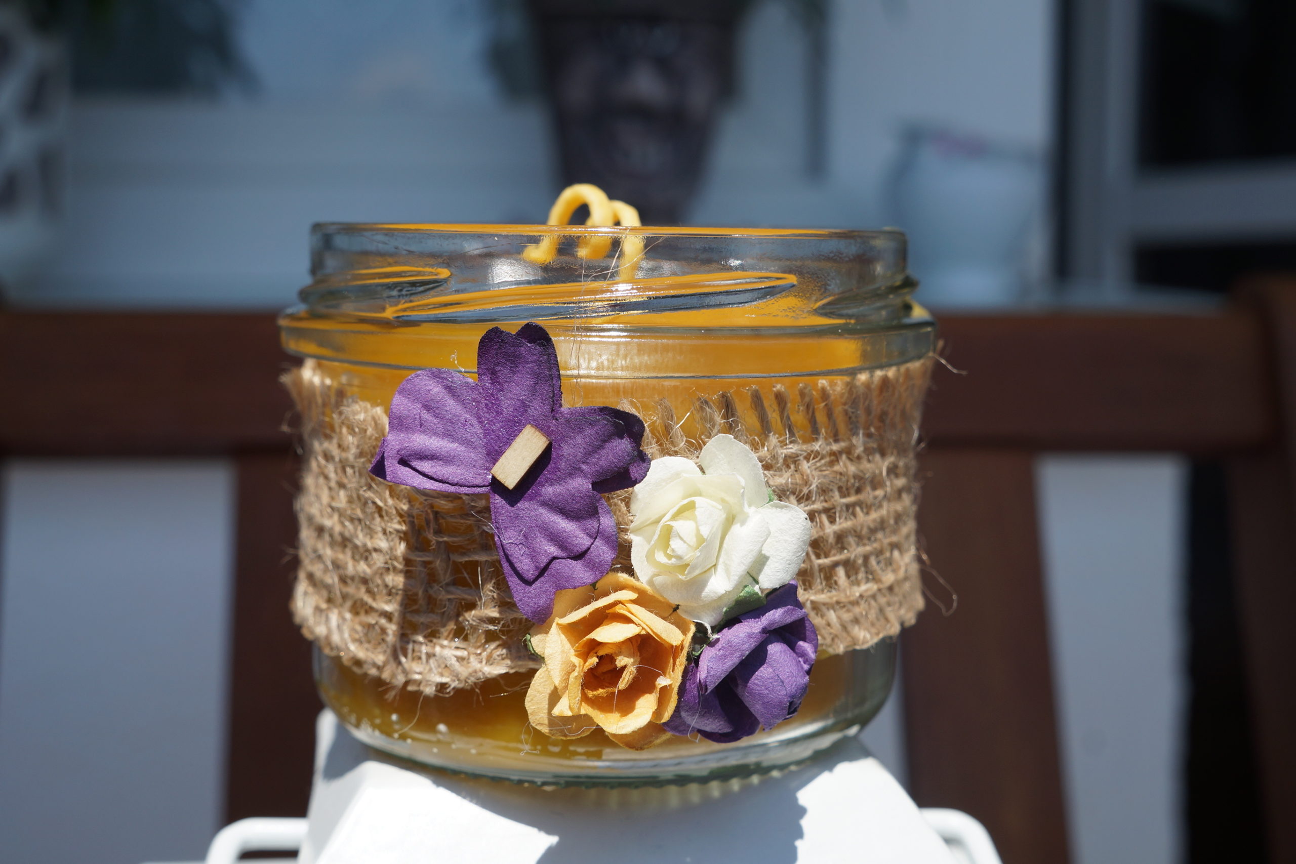 Świeca z naturalnego wosku pszczelego w słoiku ozdobna. 300g - obrazek 3