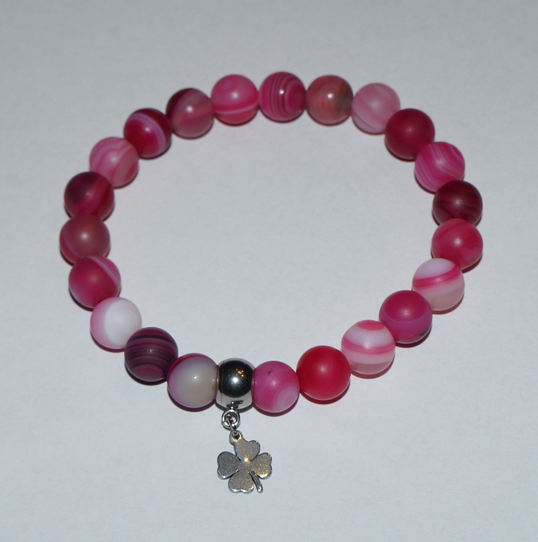 Bransoletka agat naturalny różowy z zawieszką.