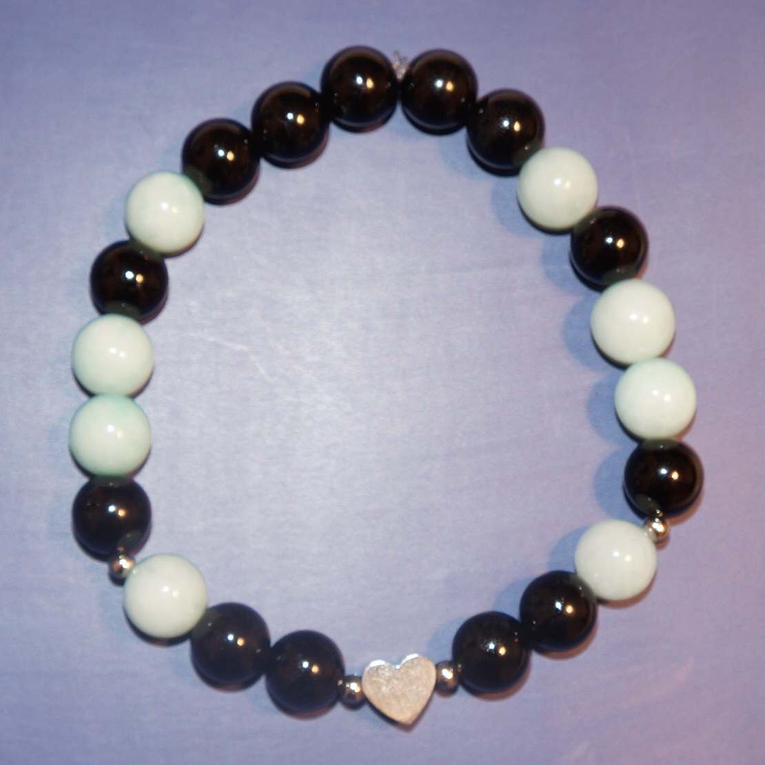 Bransoletka Jadeit naturalny turkusowy i turmalin z sercem ze stali chirurgicznej w kolorze srebra.