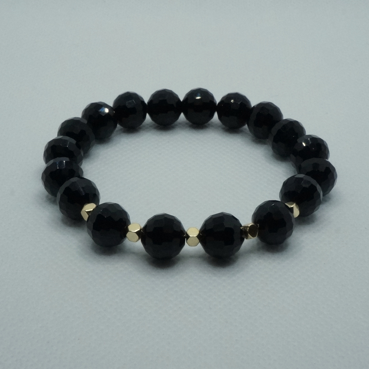 Bransoletka z kryształu czarnego ze złotym hematytem.