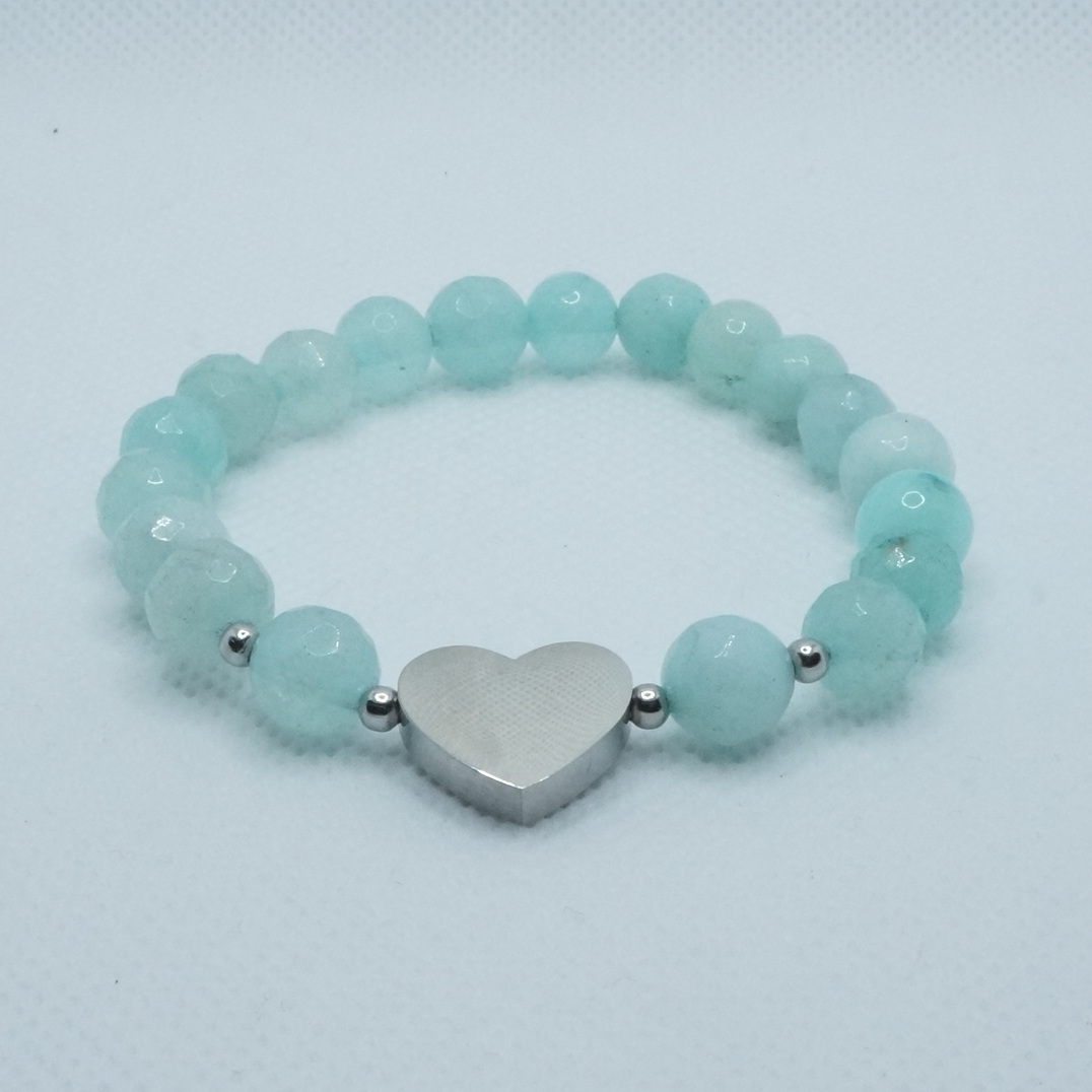 Bransoletka Jadeit naturalny turkusowy 8mm z sercem ze stali chirurgicznej w kolorze srebra.