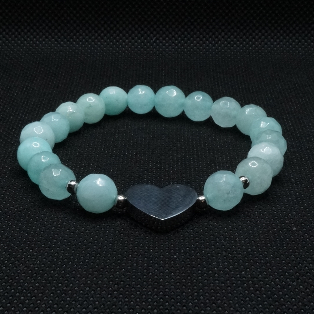 Bransoletka Jadeit naturalny turkusowy 8mm z sercem ze stali chirurgicznej w kolorze srebra. - obrazek 2